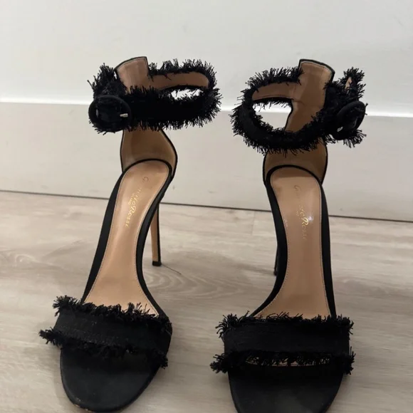 Gianvitto Rossi Heels - Picture 2 of 5